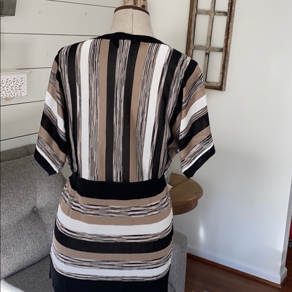White House Black Market blouse large - Picture 2 of 3